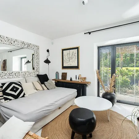 Private House With Garden בית נופש