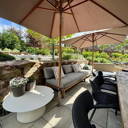 Private House With Garden בית נופש
